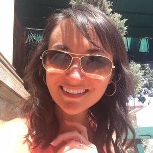 Meet your Posher, Caitlin